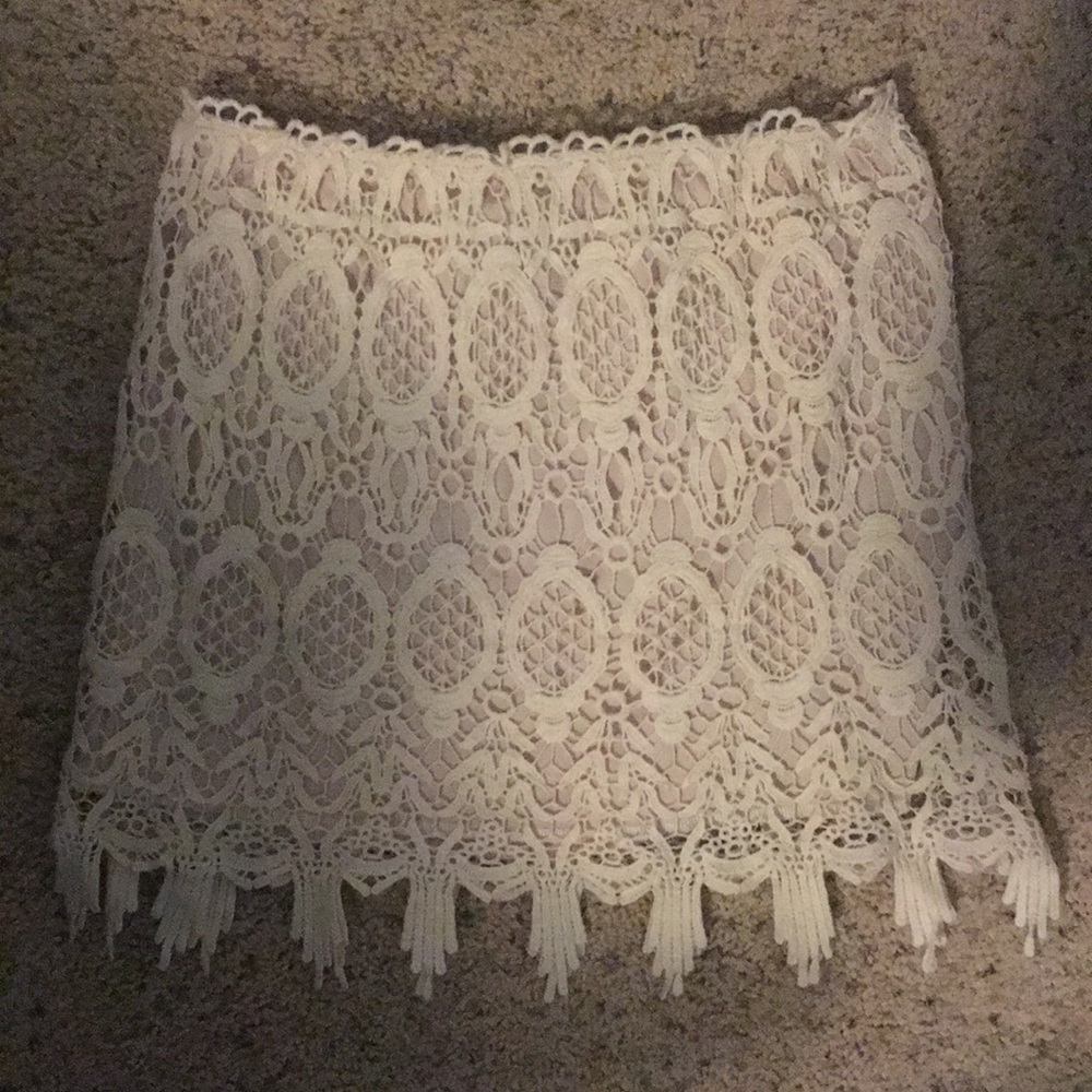 Lace tight skirt